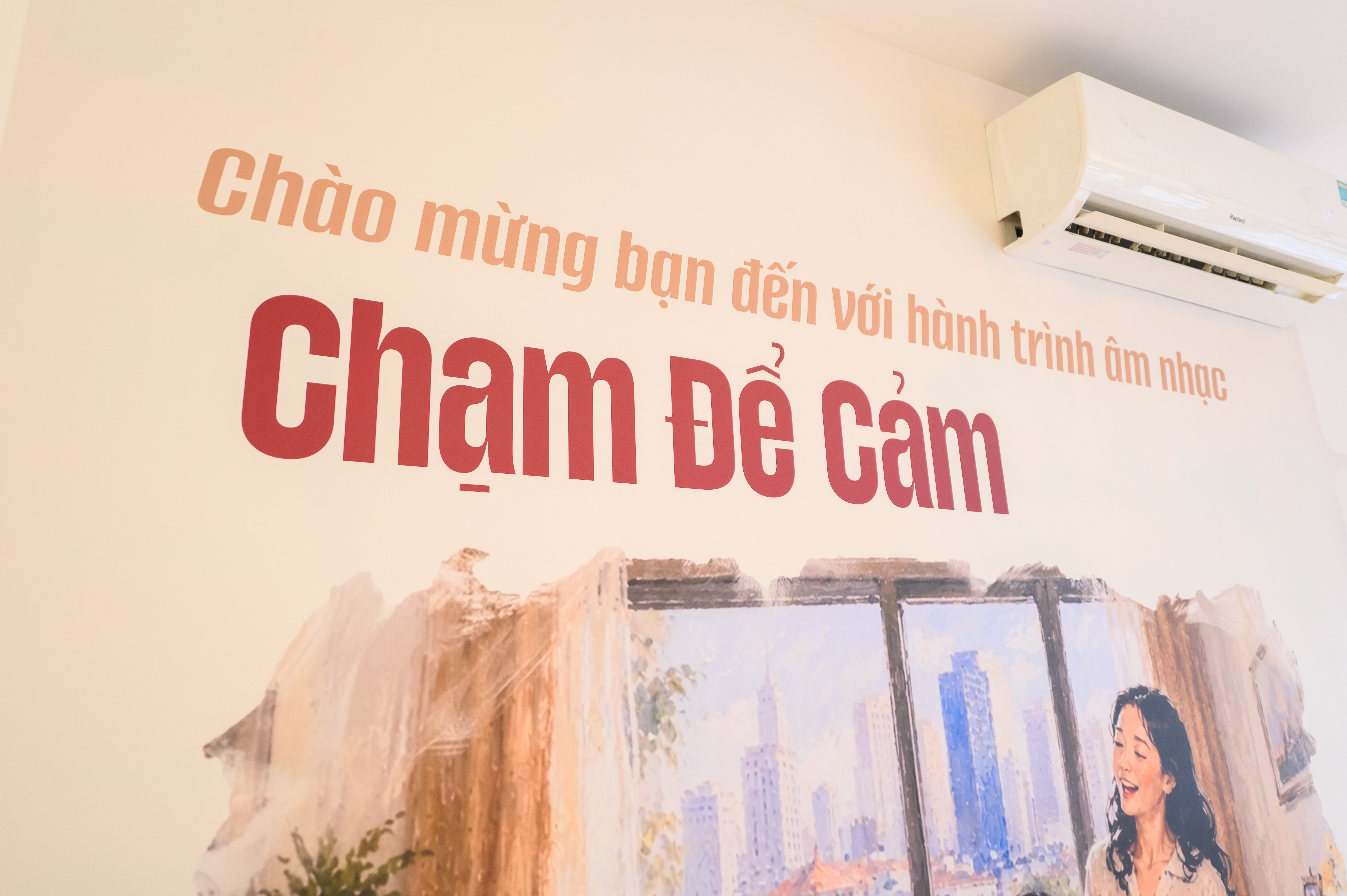 Dãy piano upright Yamaha và Kawai tại showroom Việt Thương Music